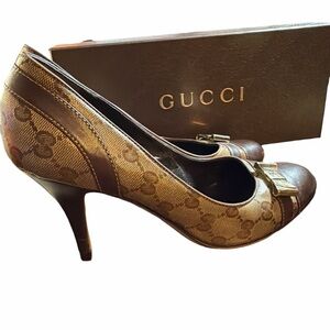 Vintage Gucci GG Monogram Canvas Bow Pumps – Brown/Tan – Size 39C